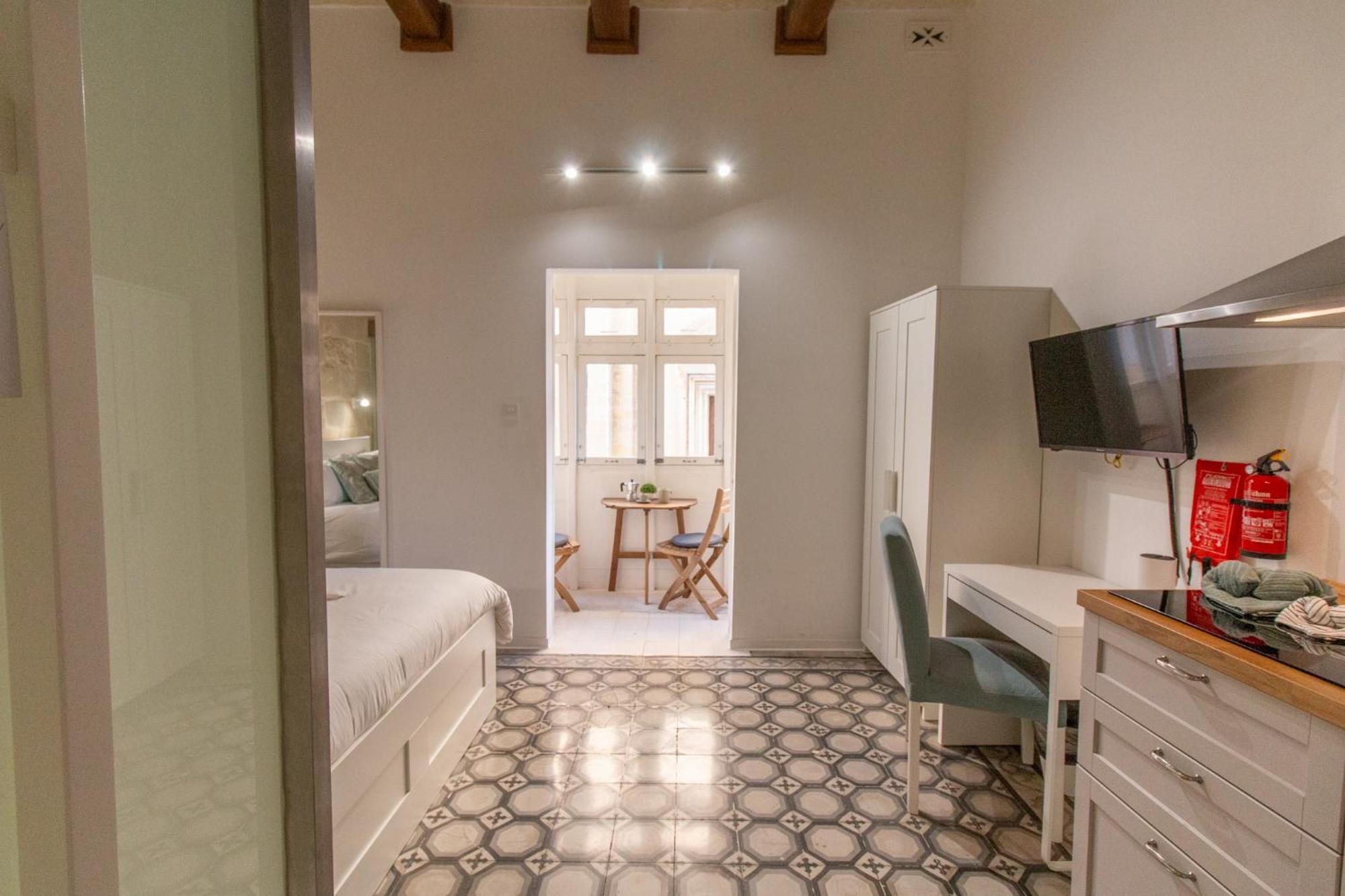 15 Main Gate Aparthotel Биргу Екстериор снимка