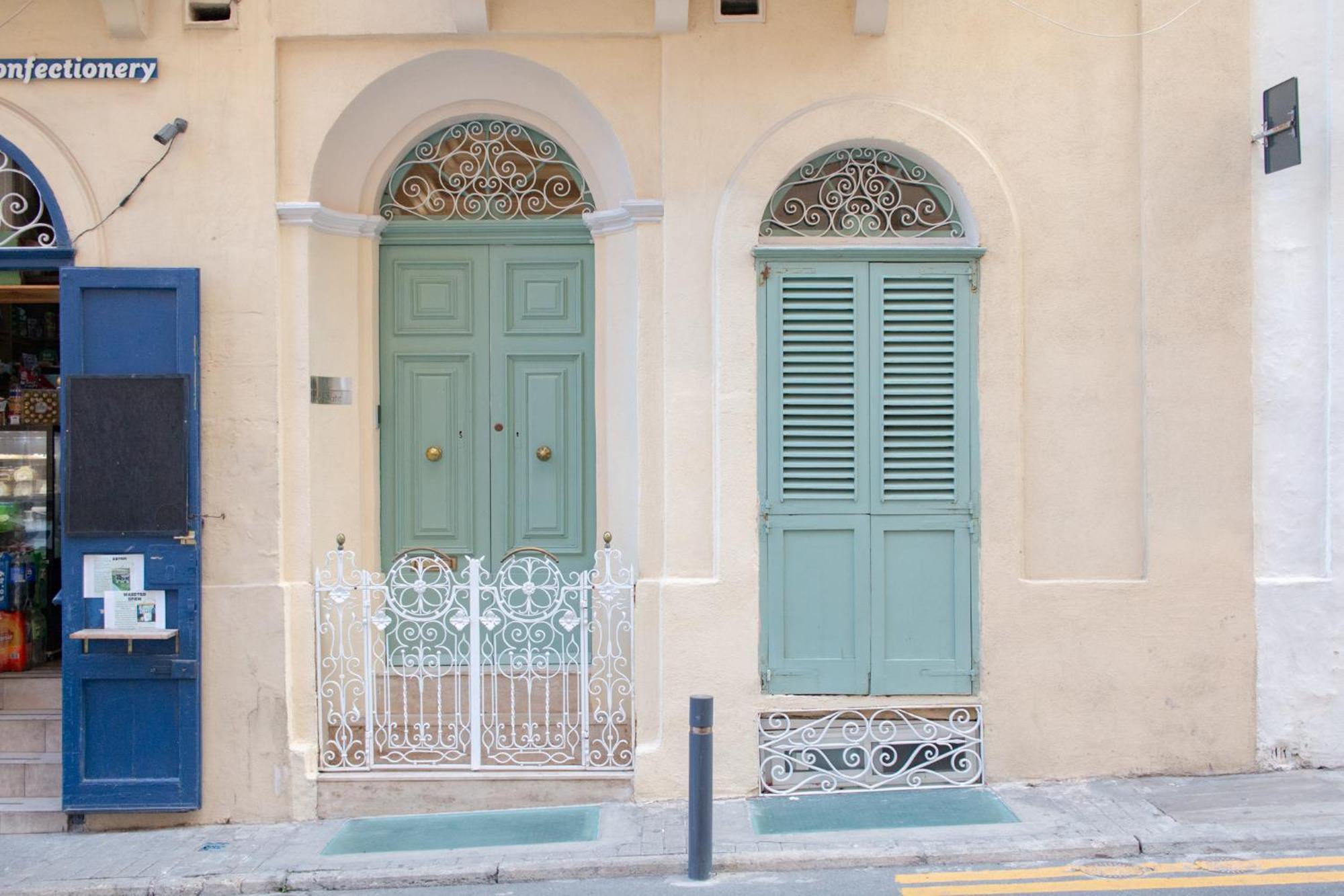 15 Main Gate Aparthotel Биргу Екстериор снимка
