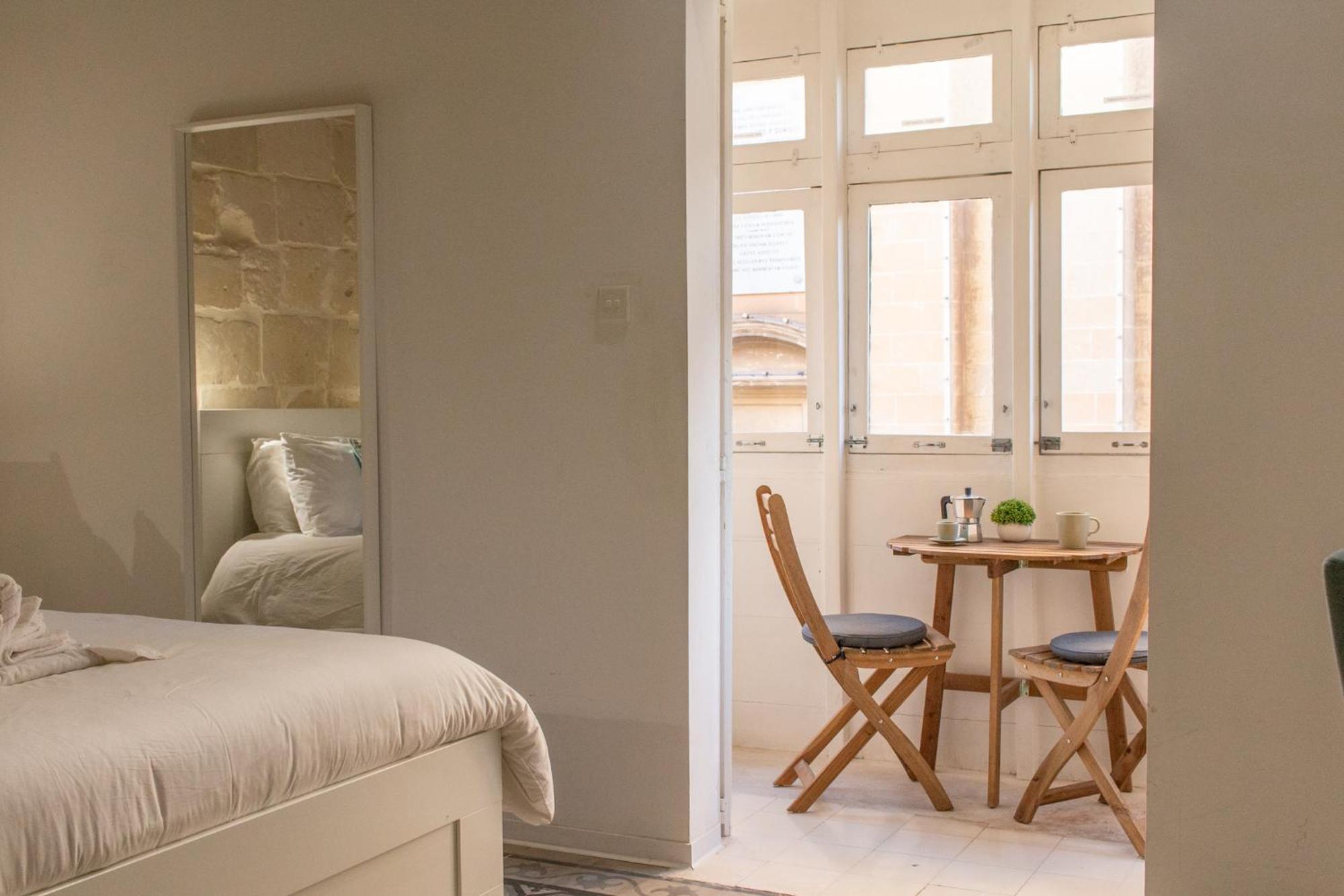 15 Main Gate Aparthotel Биргу Екстериор снимка