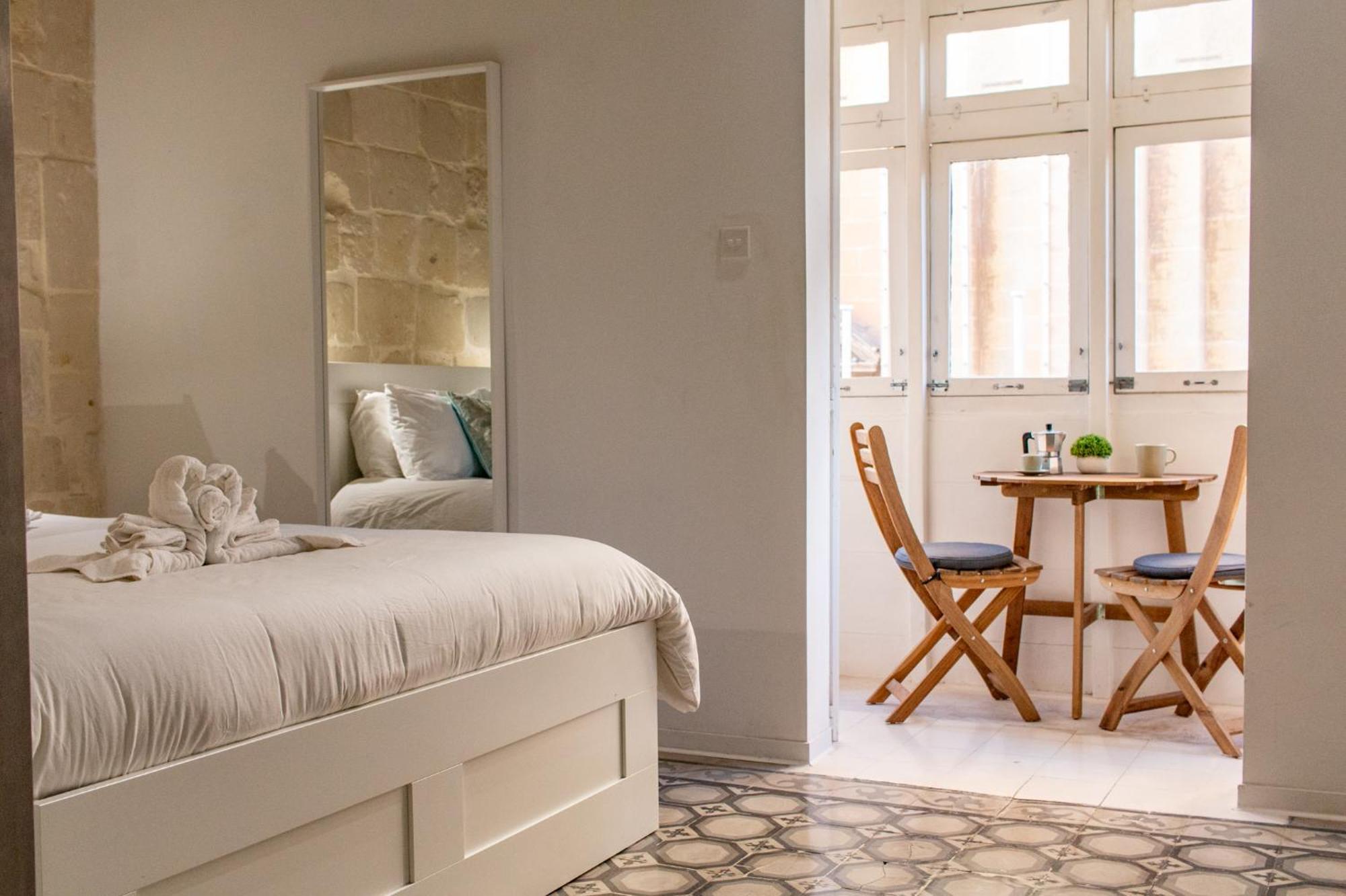 15 Main Gate Aparthotel Биргу Екстериор снимка