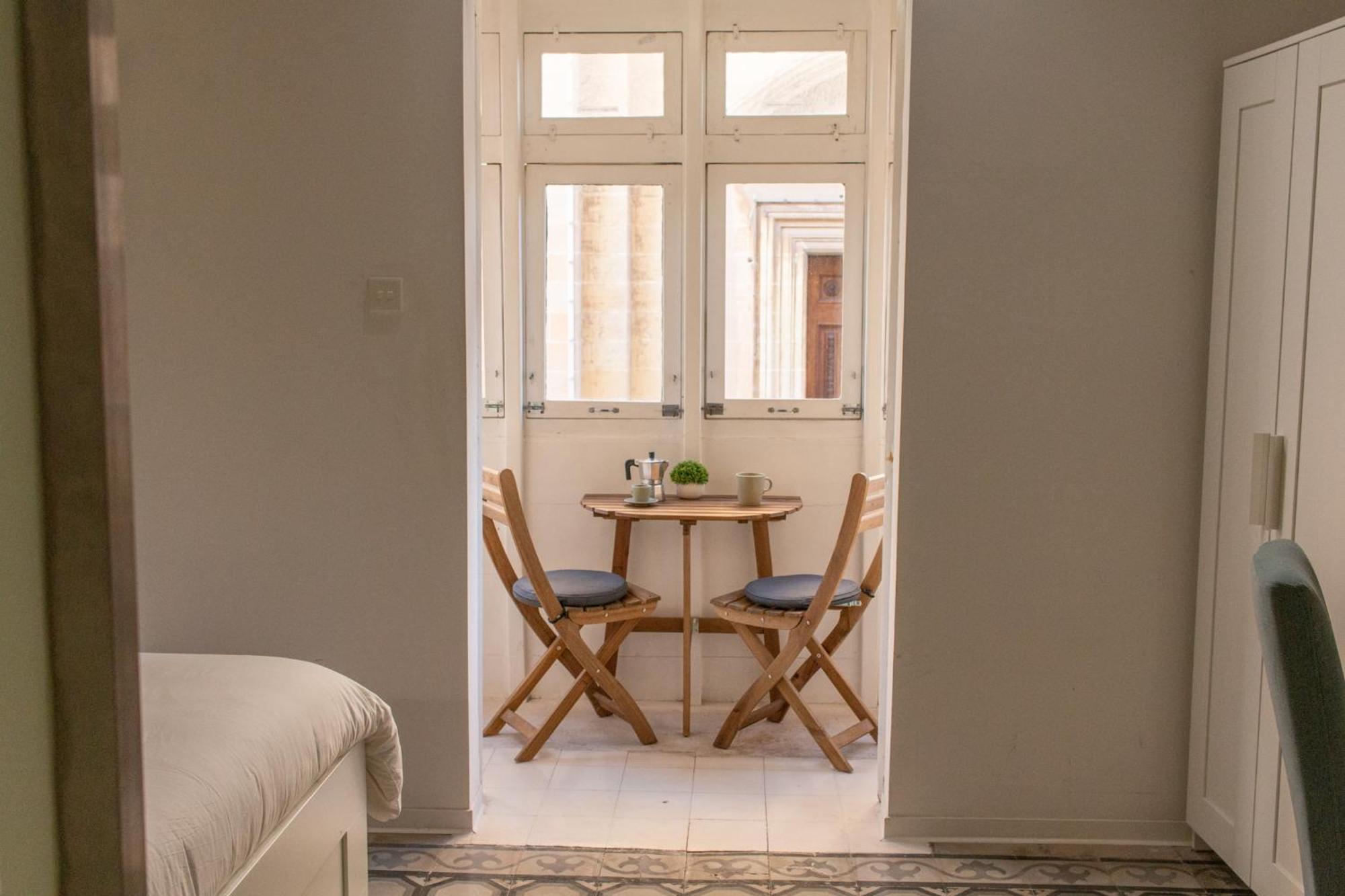 15 Main Gate Aparthotel Биргу Екстериор снимка
