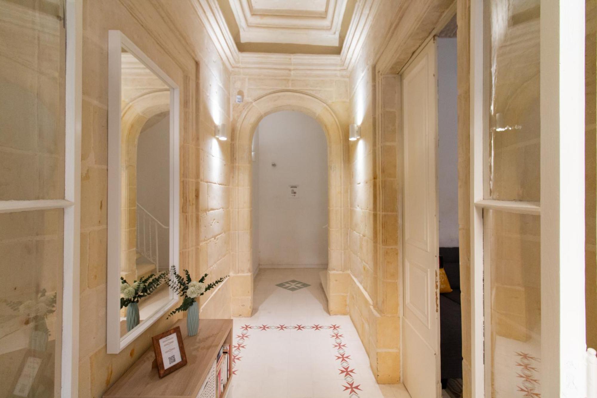 15 Main Gate Aparthotel Биргу Екстериор снимка