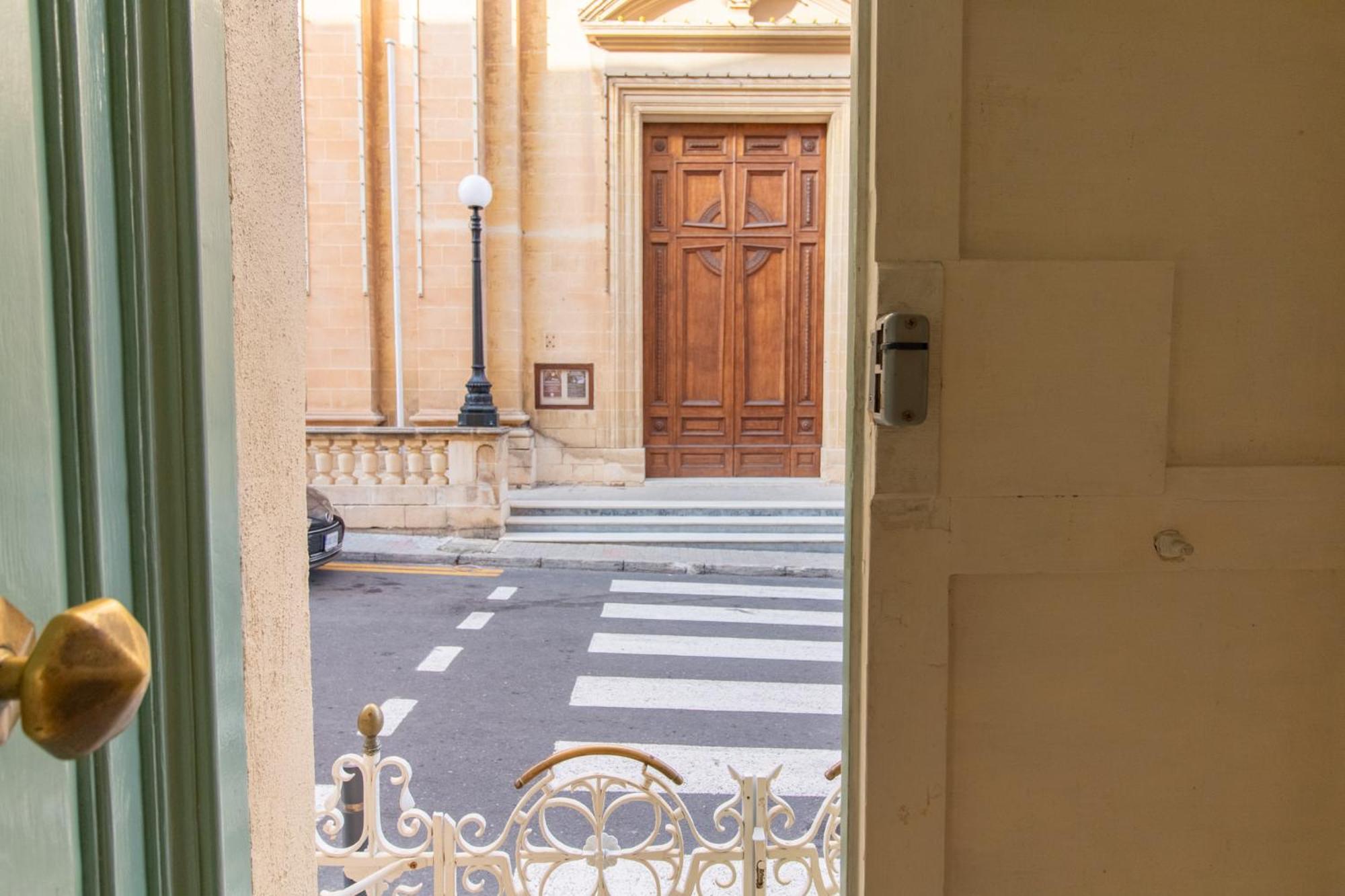 15 Main Gate Aparthotel Биргу Екстериор снимка