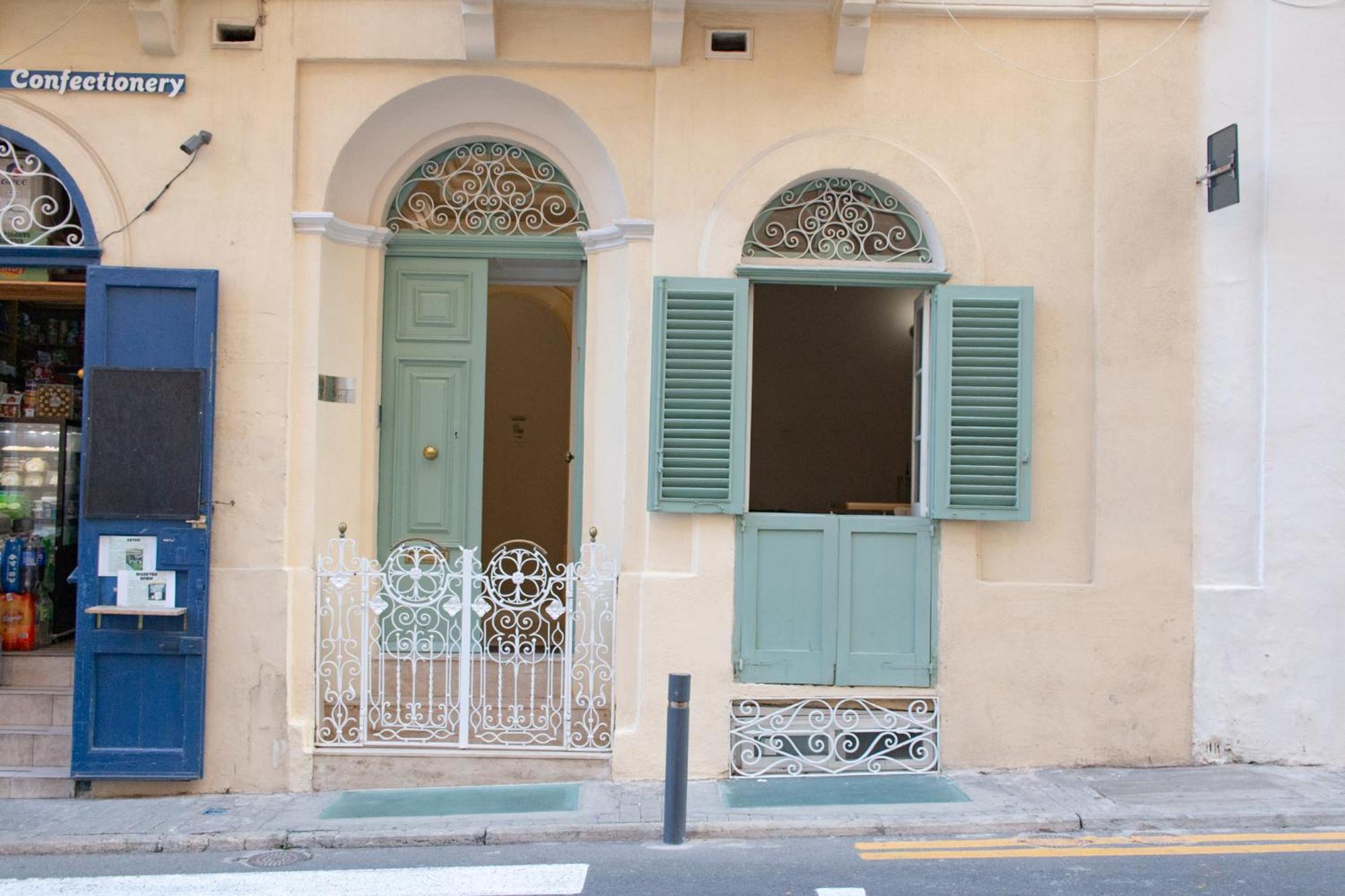 15 Main Gate Aparthotel Биргу Екстериор снимка