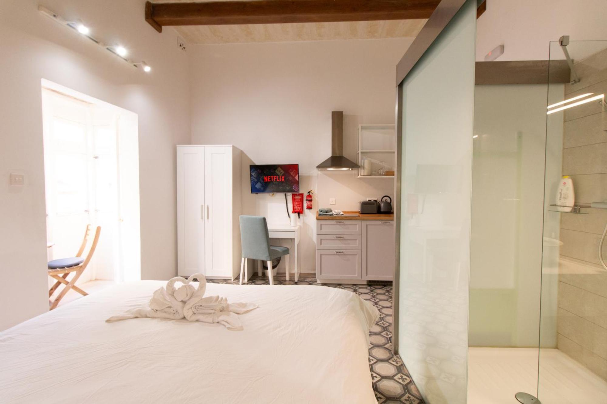 15 Main Gate Aparthotel Биргу Екстериор снимка